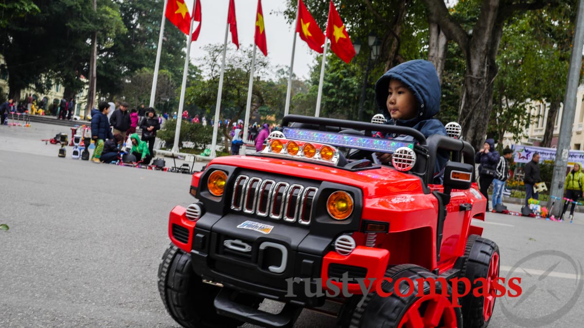 This guy broke through the barrier - walking in Hanoi